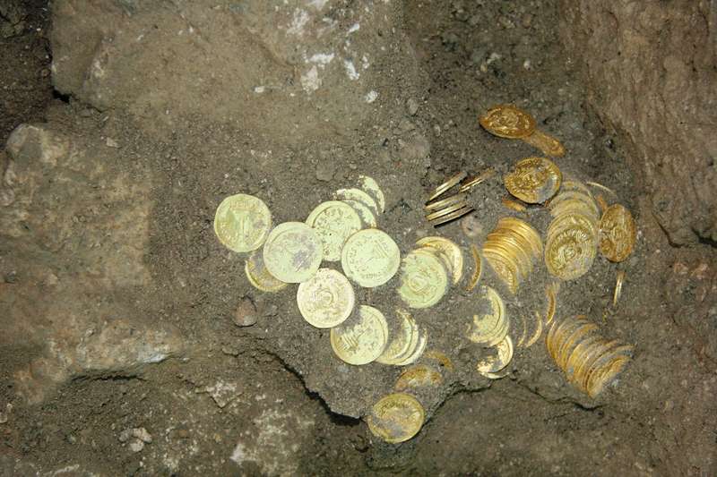 Клад золотых монет (кладоискательство в наши дни)
